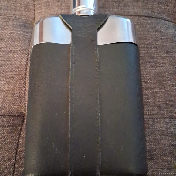 Flask - Picture 2 of 5